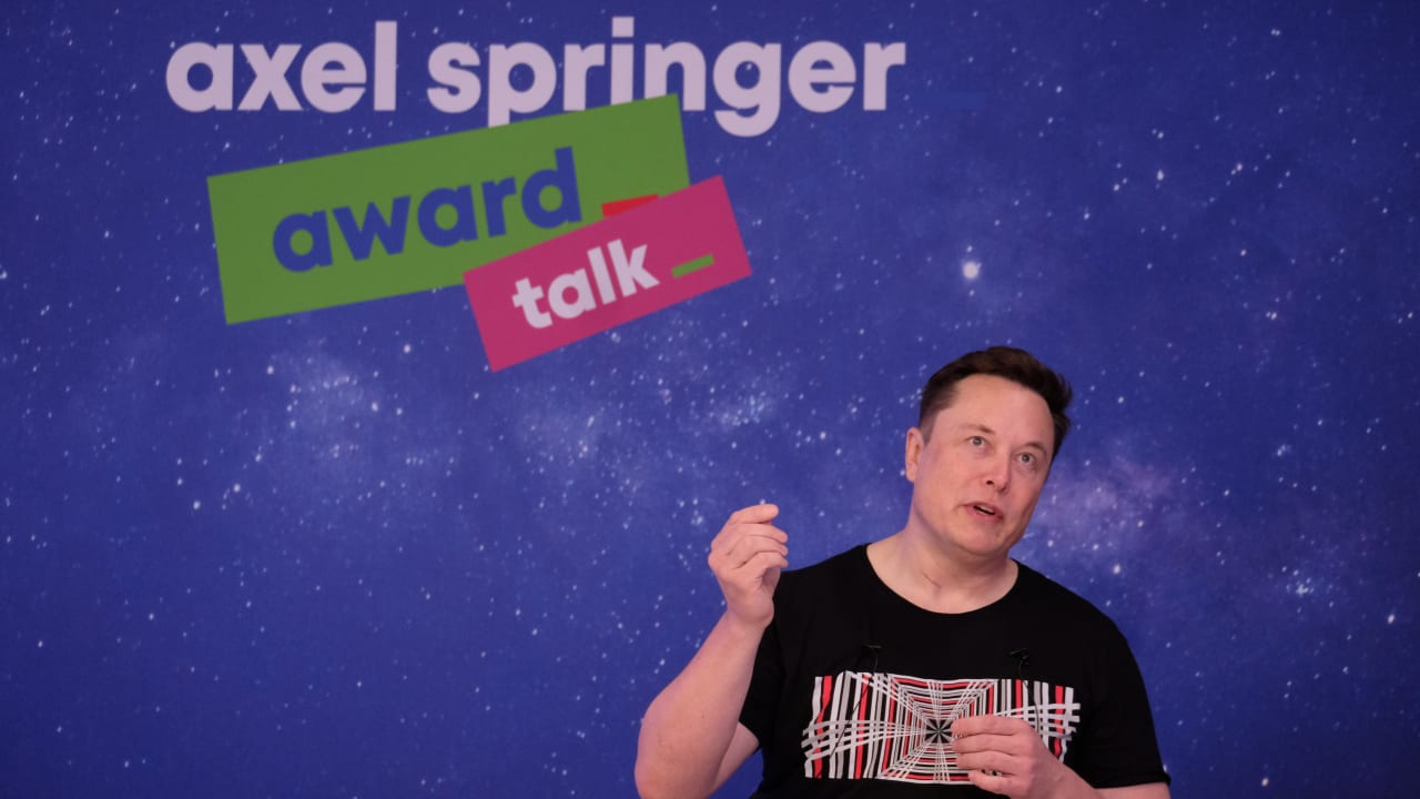 Elon Musk Honored with Axel Springer Award, World Needs More Sustainable Energy & Tesla Is Leading the Way