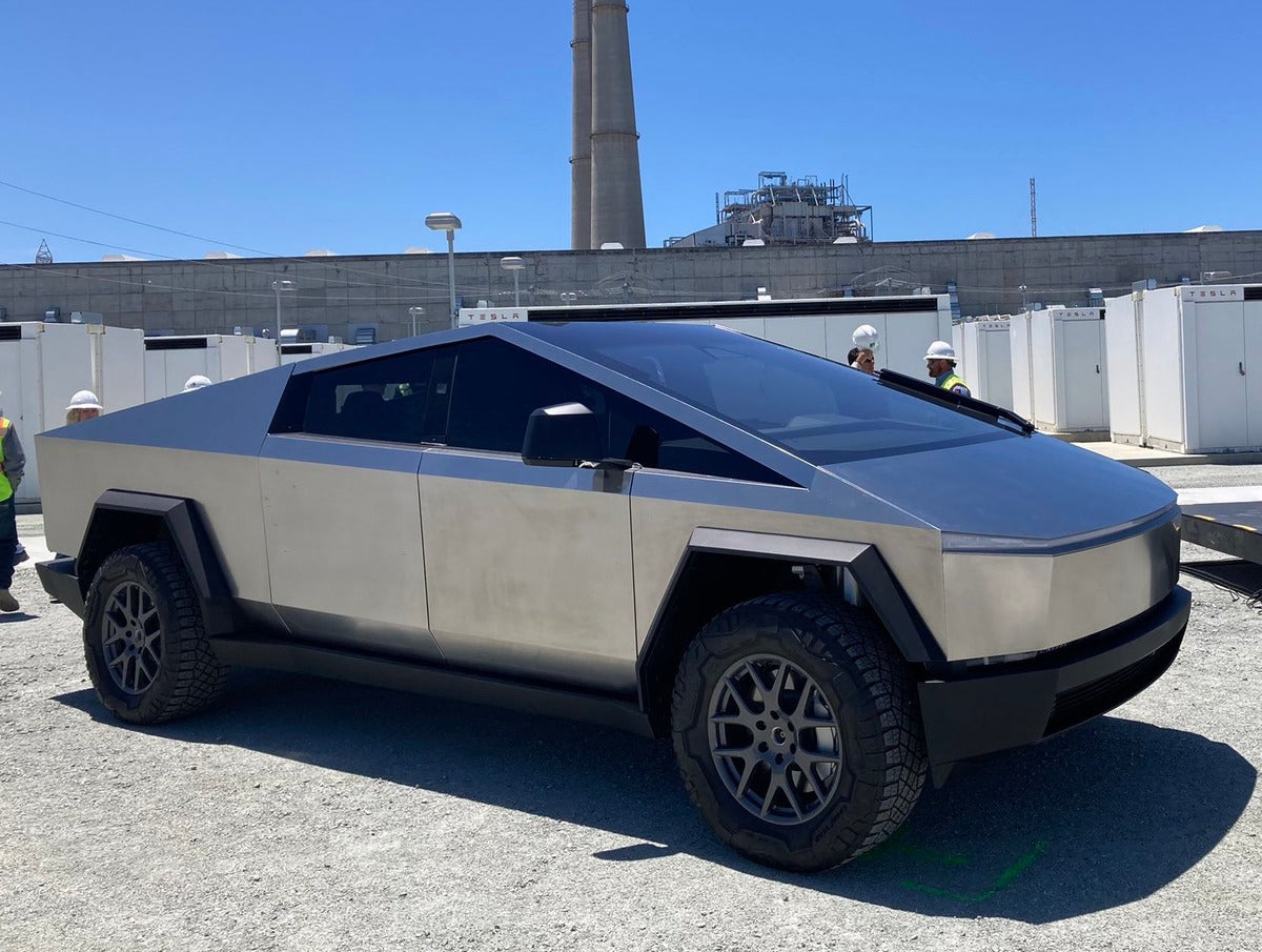 Tesla Cybertruck Shines at the Moss Landing Battery System Commissioning Ceremony