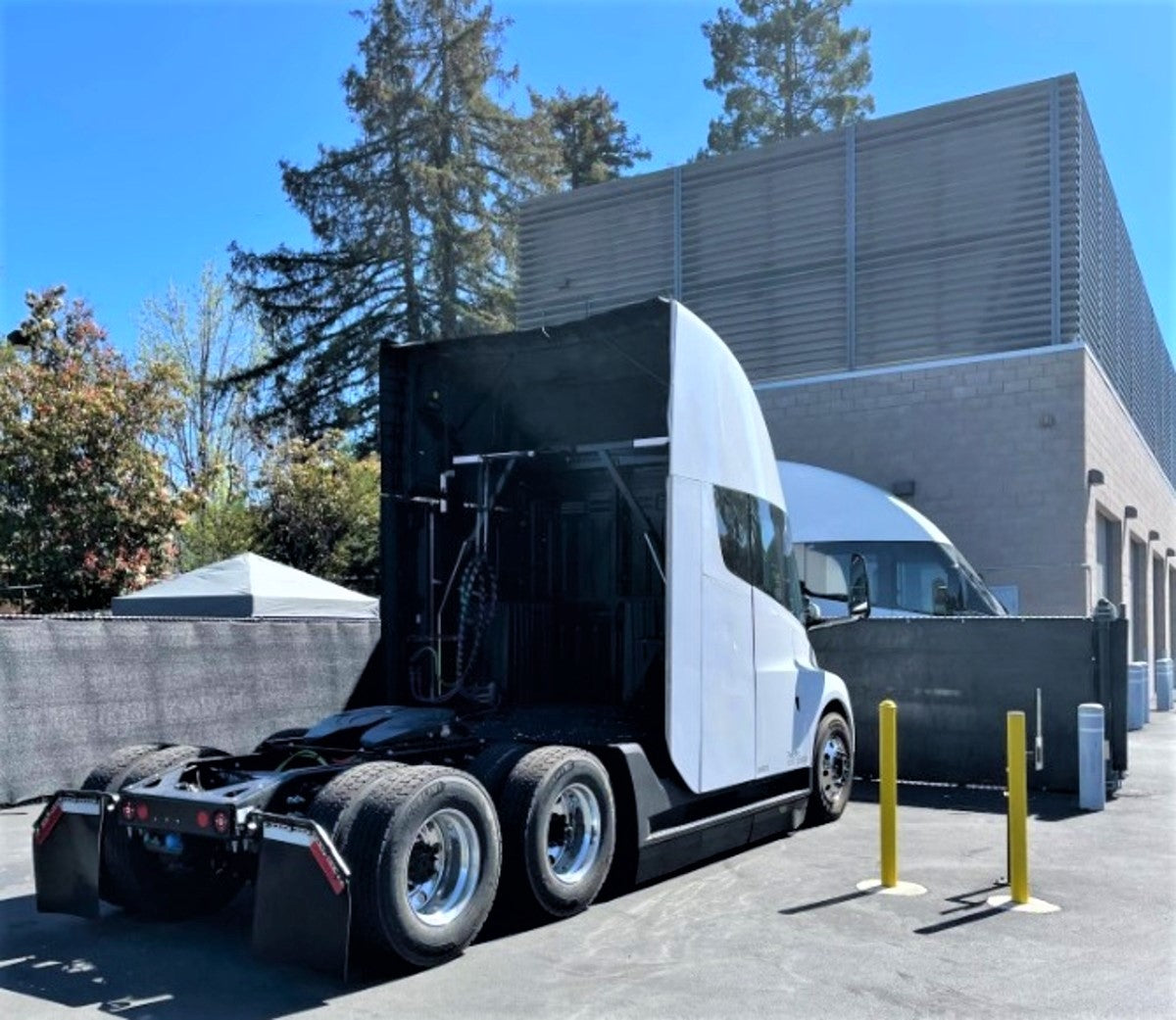 Two Tesla Semis Spotted in Palo Alto, CA