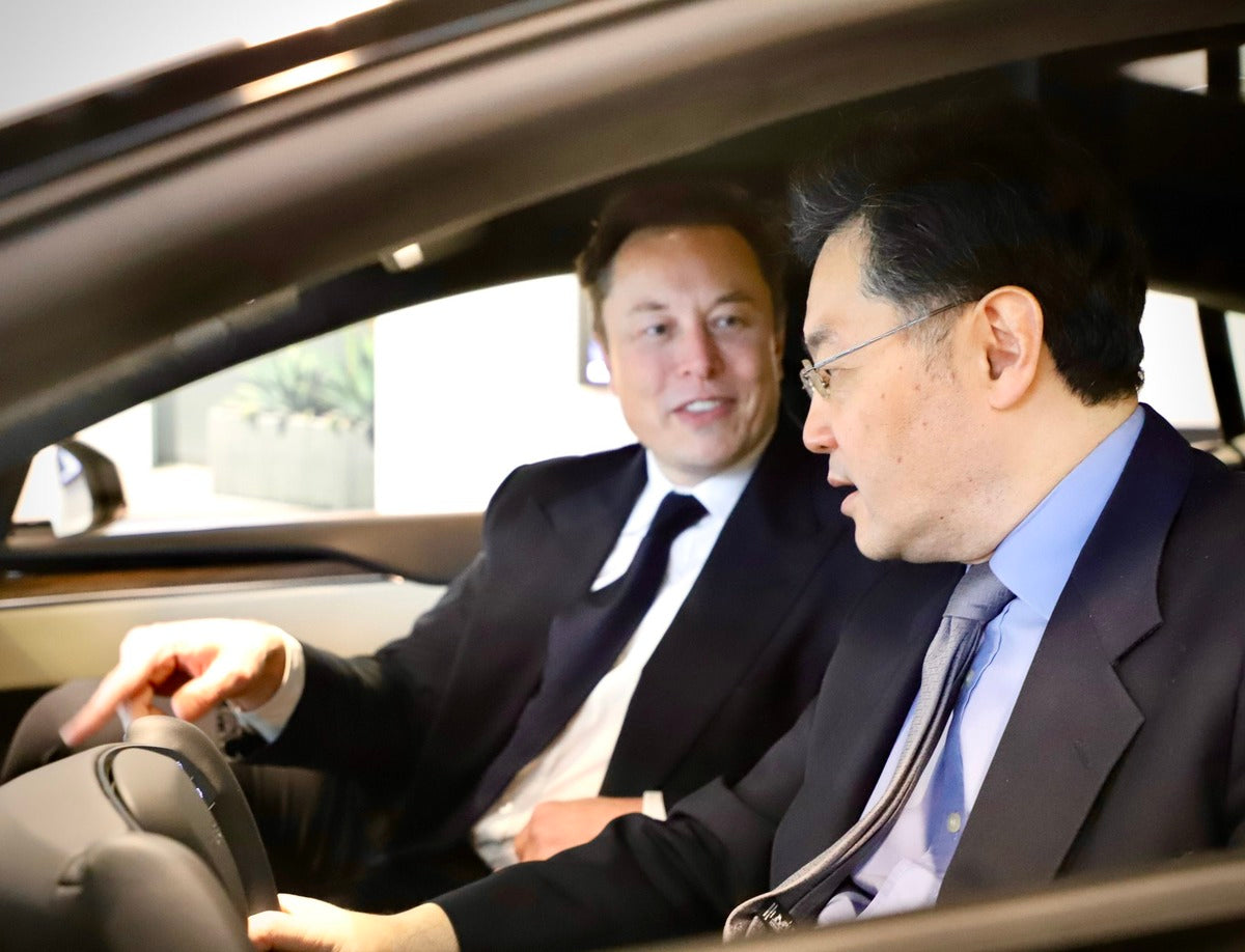 Tesla Receives Congratulations on Millionth Car Produced at Giga Shanghai from China's Ambassador to US