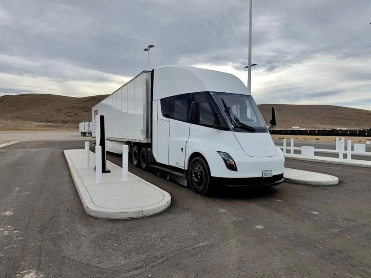Tesla Semi Spotted at Giga Nevada Hooked Up to Megacharger