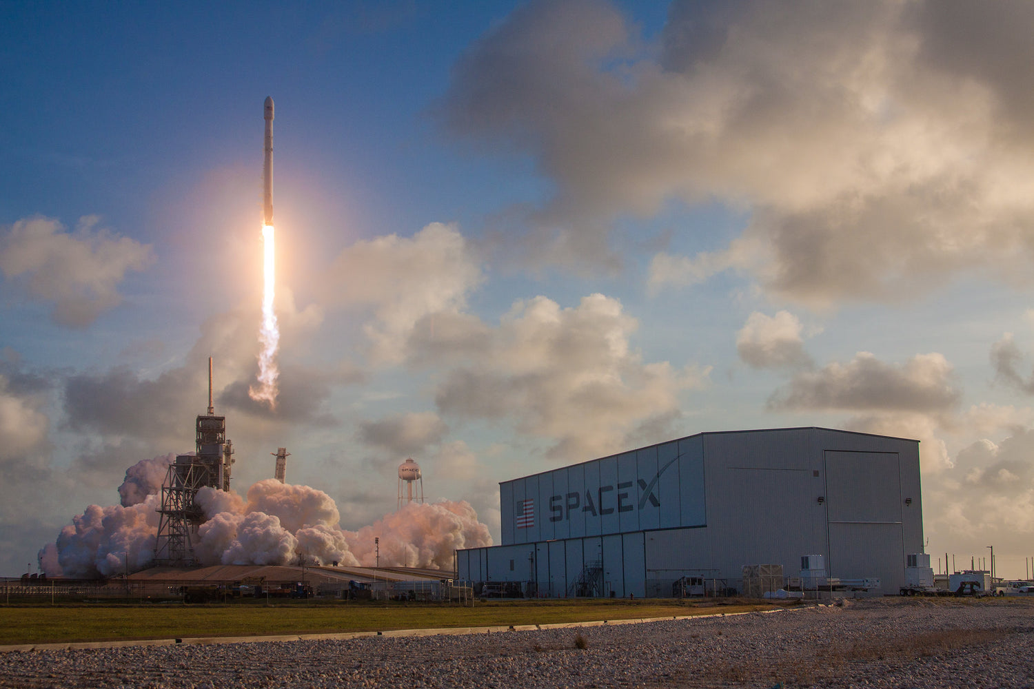 SpaceX signs deal to deploy internet-beaming SpaceBees for Swarm Technologies