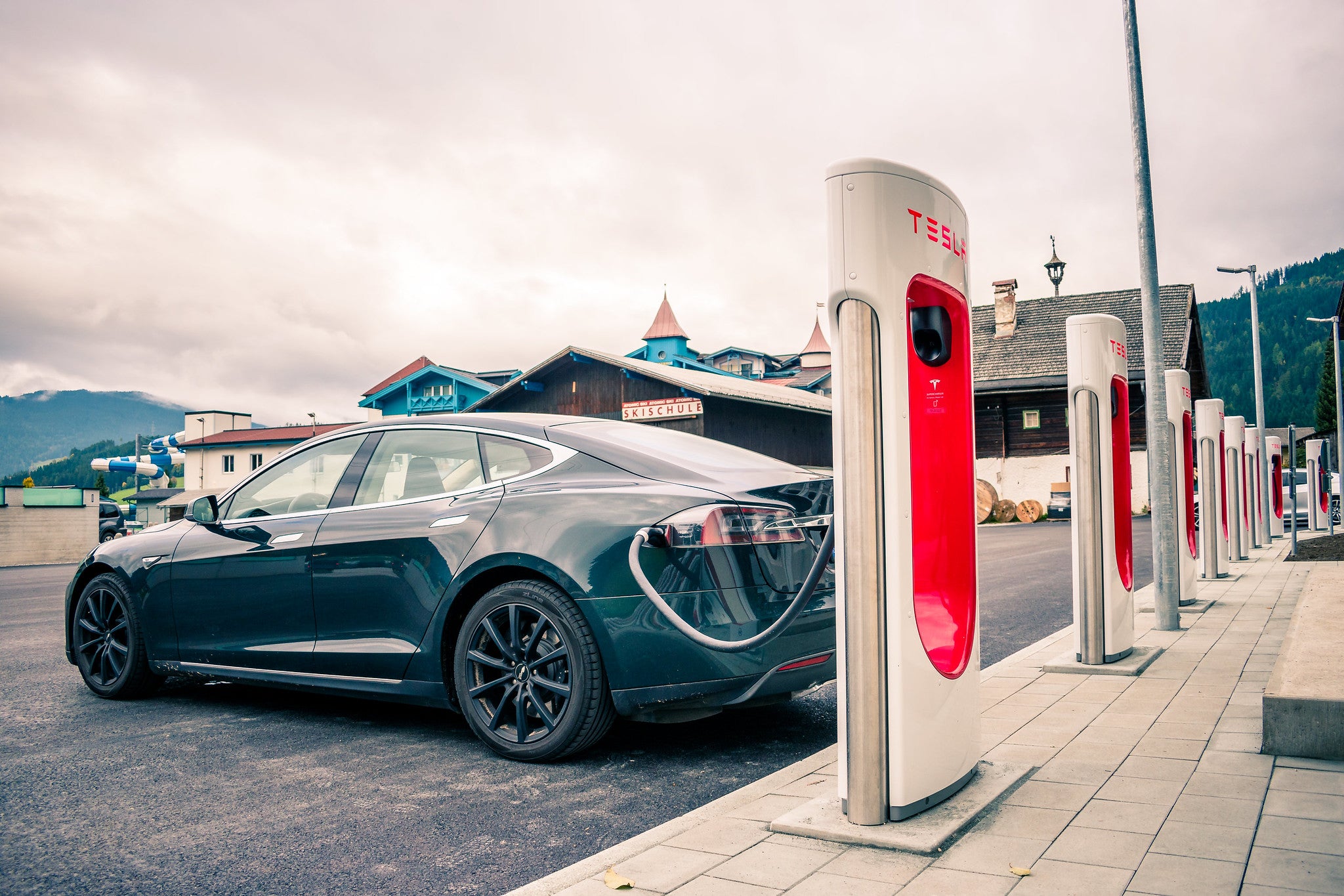 Elon-Musk-Tesla-Supercharger-Use-North-America