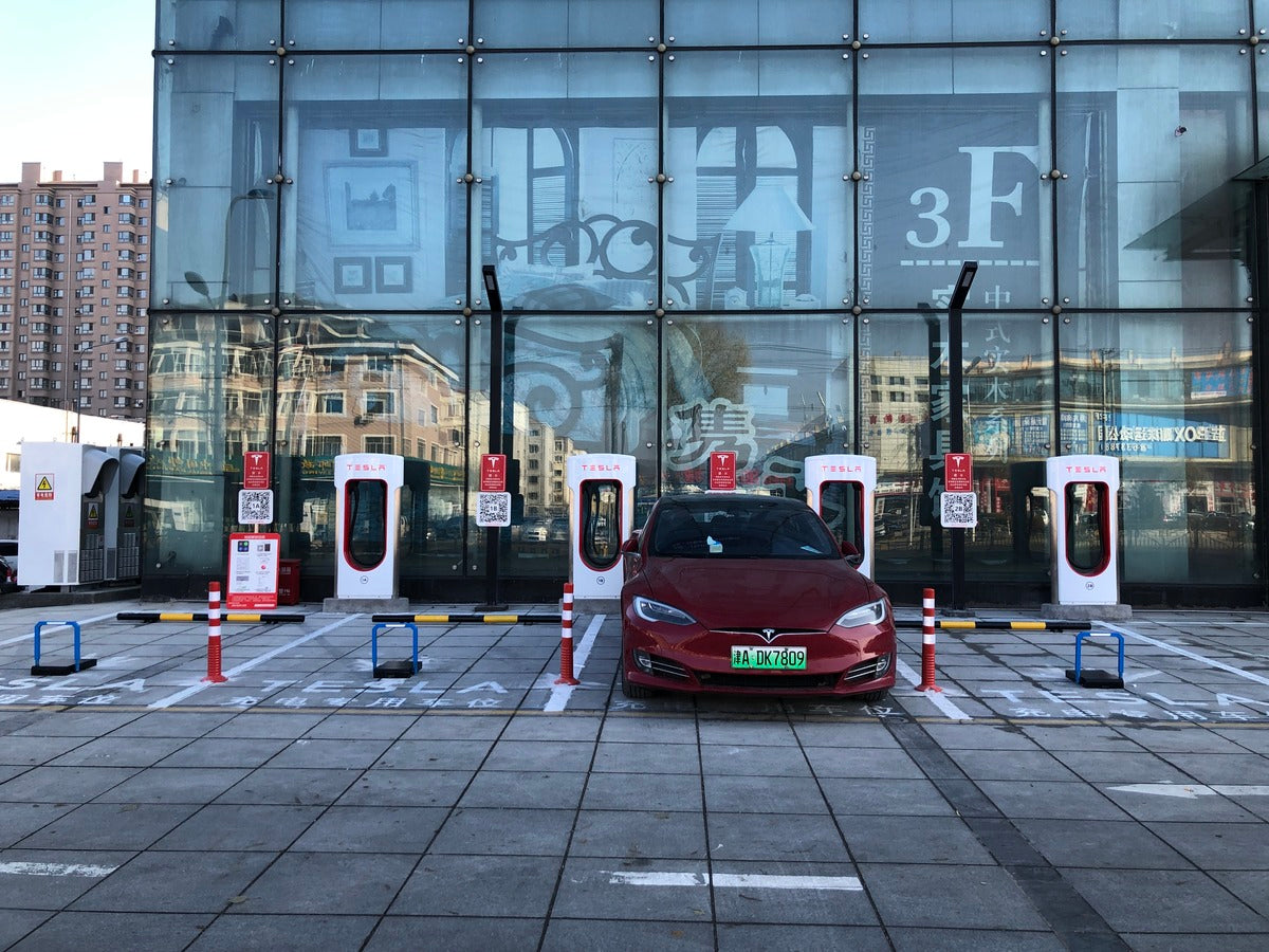 Tesla China Integrates Ability to Unlock Anti-ICEing Floor Lock System into Phone App
