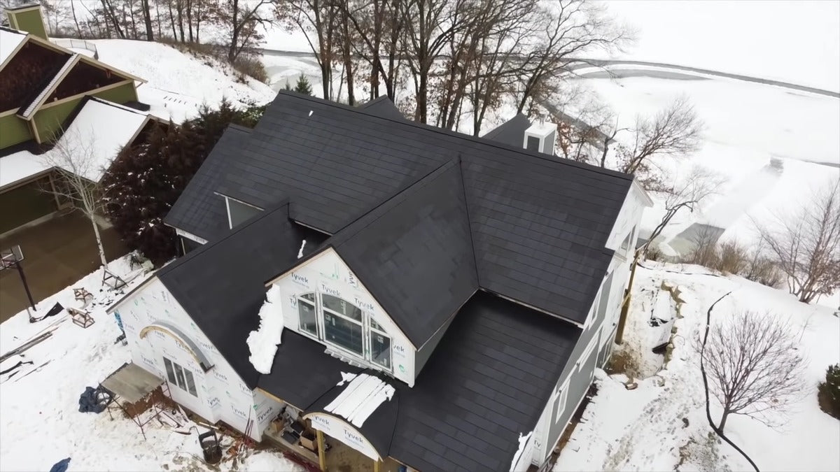 Tesla Solar Roof Perfectly Self-Cleans in the Snow