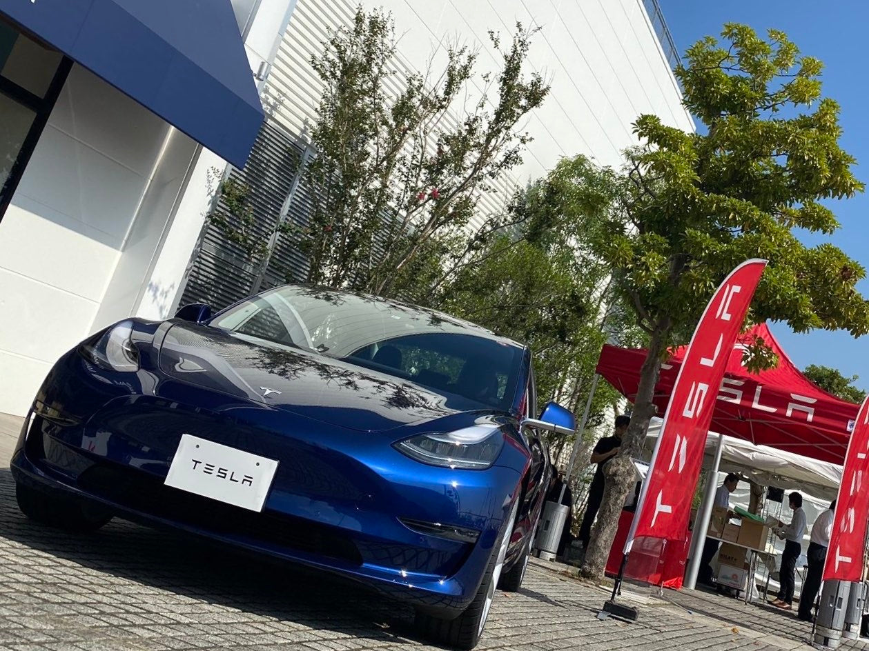 Tesla Japan Showcases Model 3 in 2020 Yokohama Floating Yacht Show