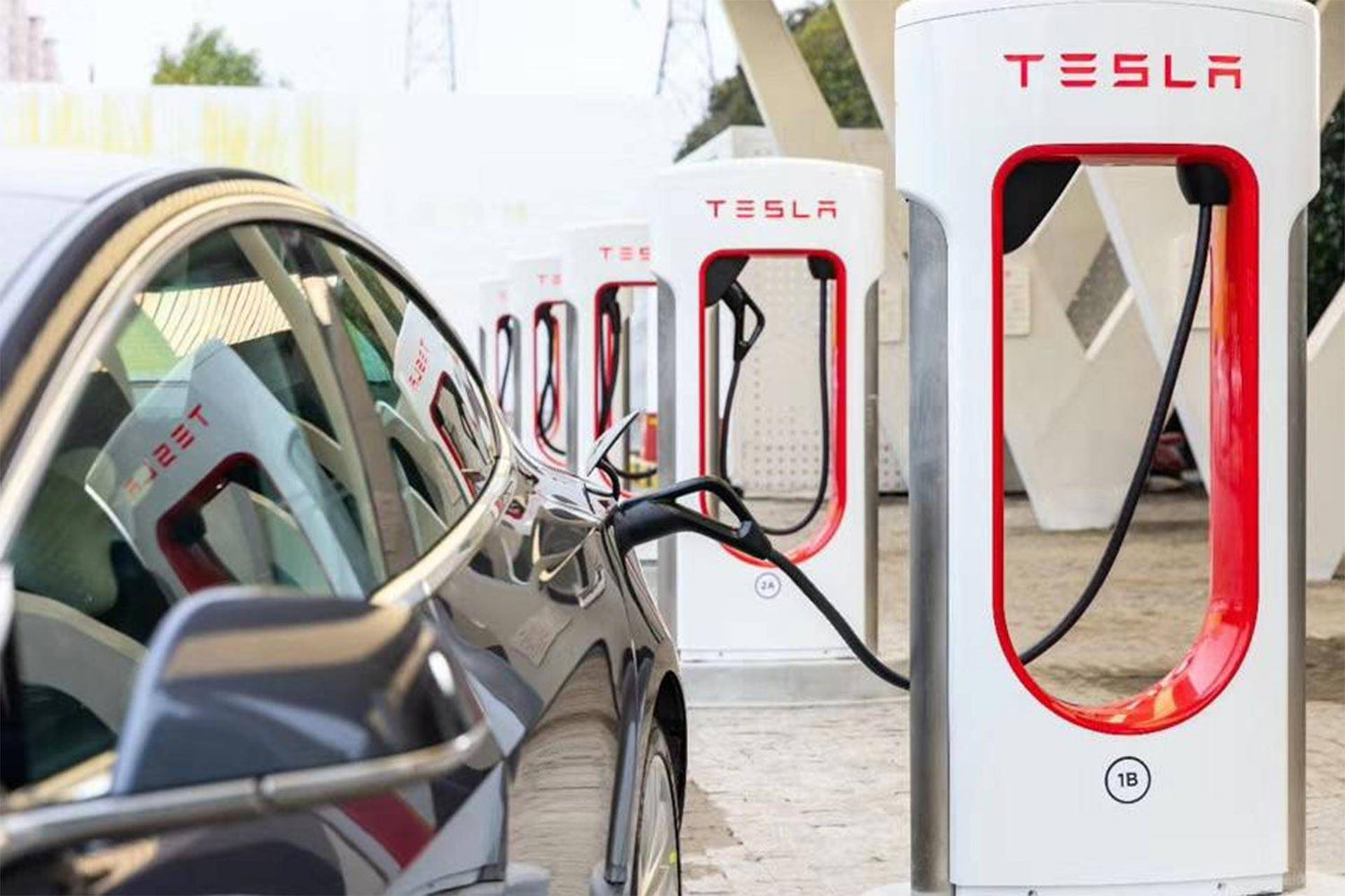Tesla Supercharging Network From 6 Stations in California to 16,320 Charging Stalls Globally