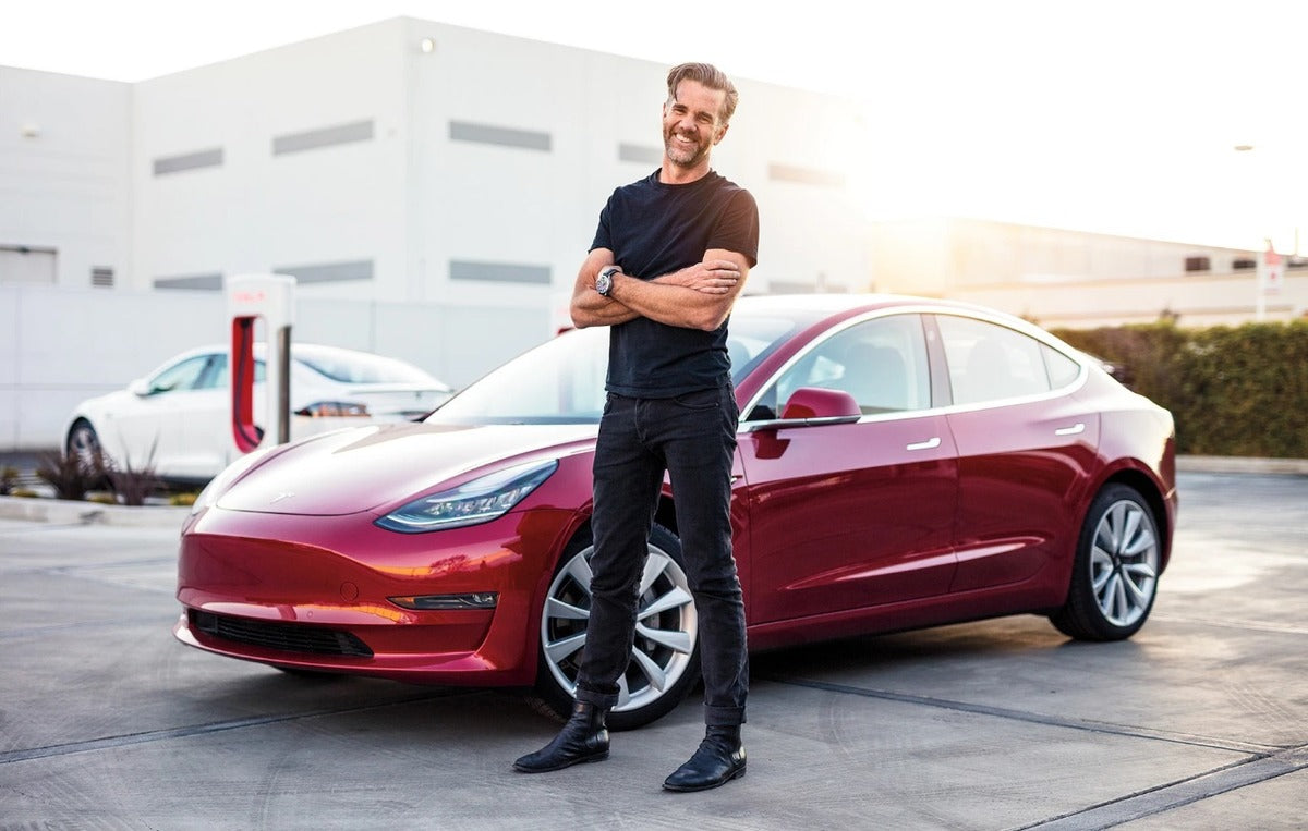 Chief Designer at Tesla Joins in on End-of-Quarter Delivery Push