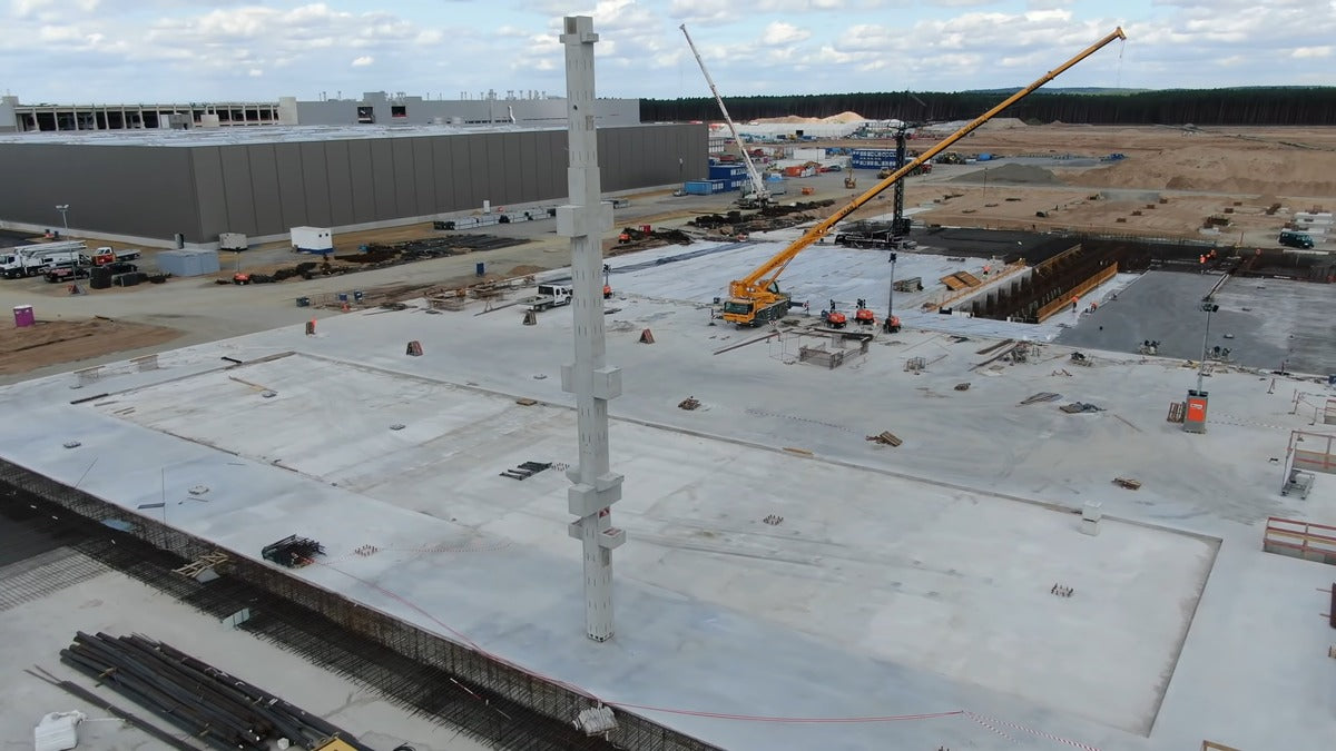 Tesla Battery Factory at Giga Berlin Gets First Reinforced Concrete Pillar as Construction Progresses