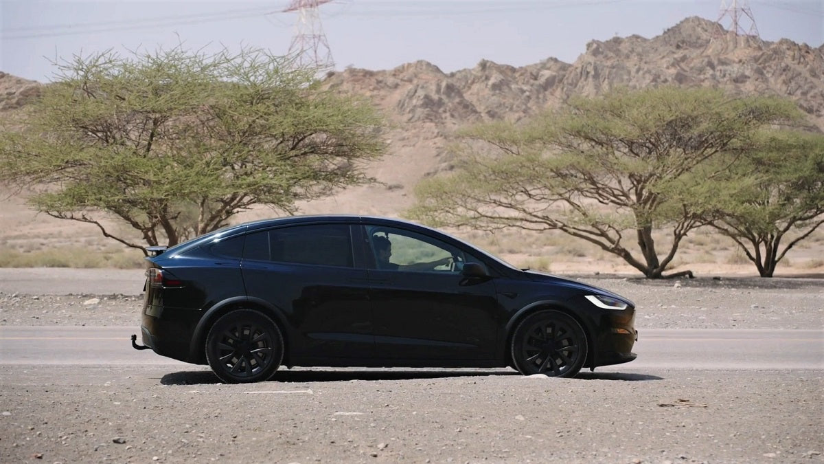 Tesla Tests its Cars in Extreme UAE Desert Heat