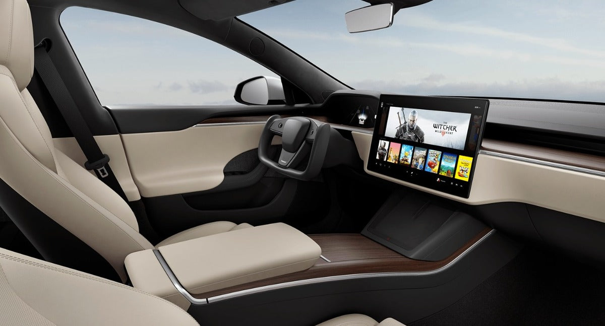 Tesla New Yoke Steering Is Smooth, Agile, & Easy to Drive