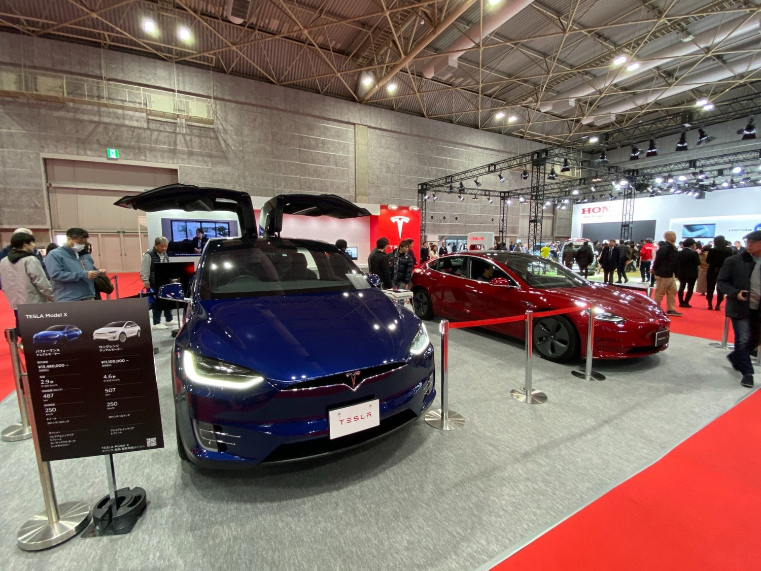Tesla Model X and Model 3 is now showcasing in Osaka Motor Show in Japan
