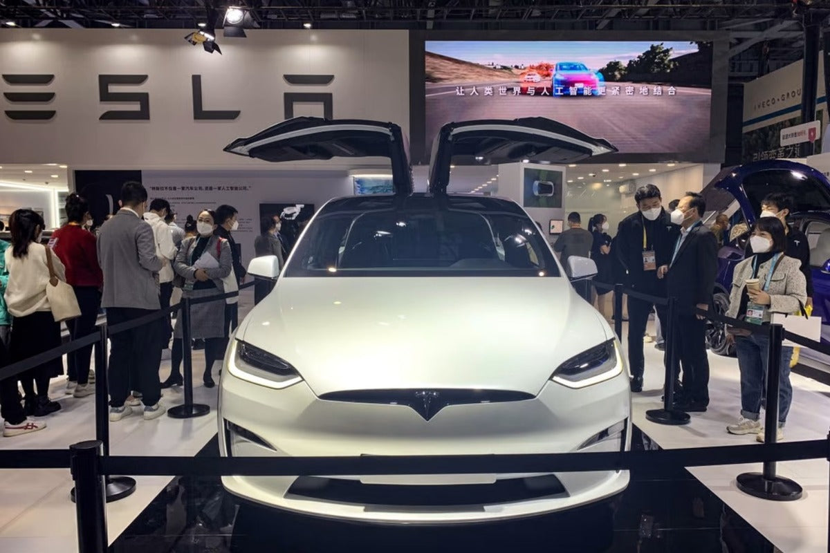 Tesla Outshines Other Exhibitors at CIIE 2022 in China, Attracting Huge Consumer Attention