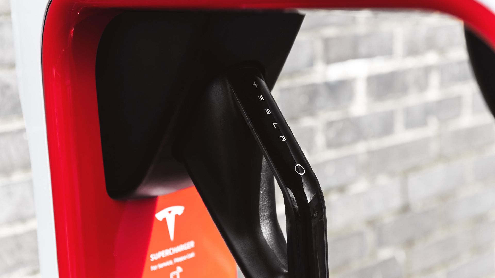 As promised by Elon Musk, Tesla launches its first European V3 Supercharger in Q4, which becomes the 500th Supercharger in Europe!