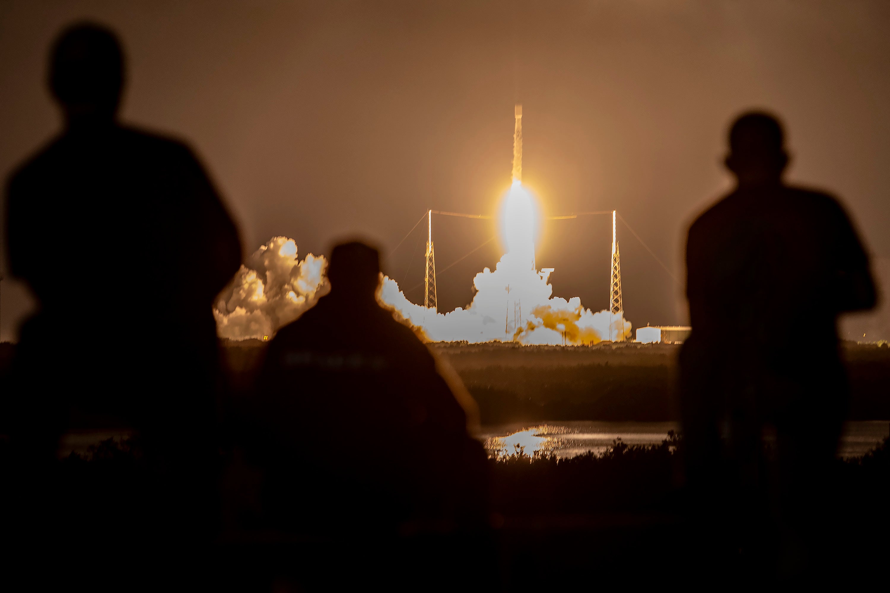 Thirteen-times-flown Falcon 9 launches SpaceX’s fleet of 22 Starlink V2 Mini Satellites