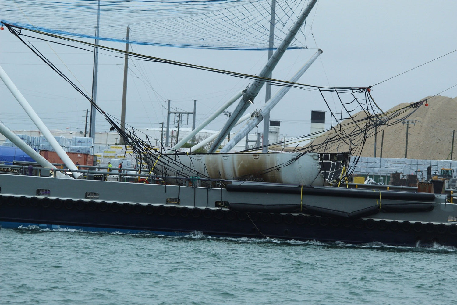 SpaceX's twin fairing catcher ships "Ms. Chief & Ms. Tree" come home after soft water landing
