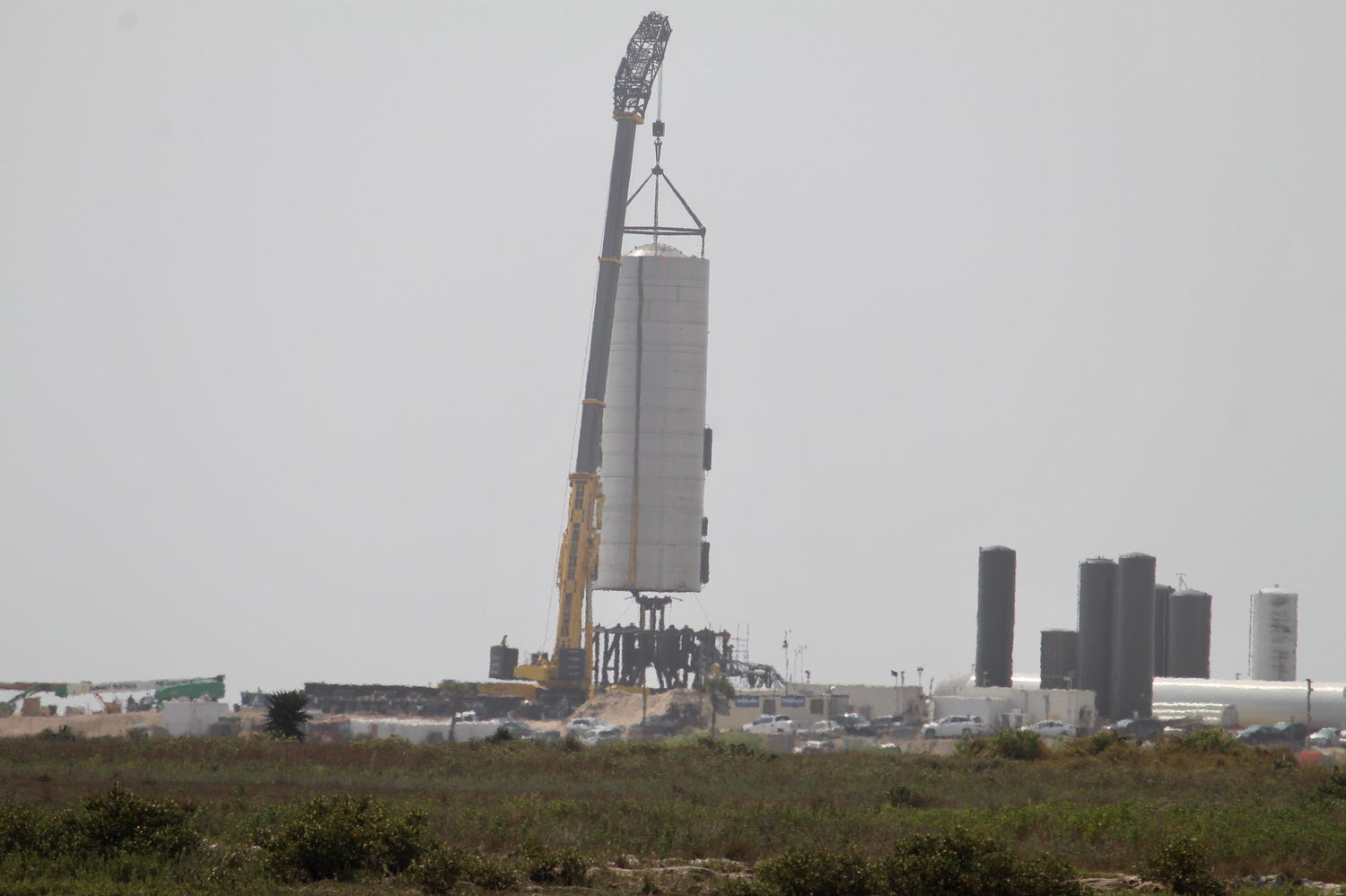 SpaceX transports Starship SN3 to the launch pad at Boca Chica  [video]