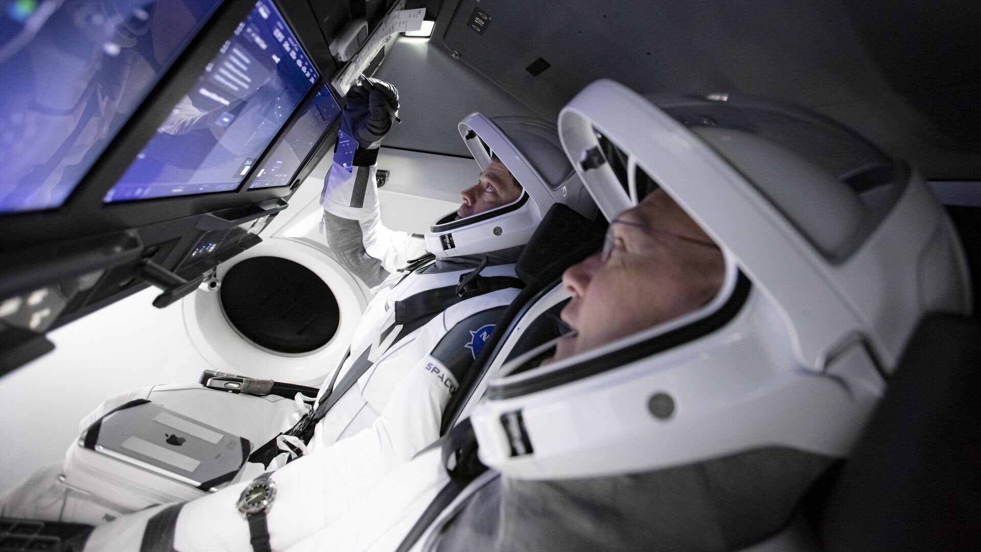 NASA Astronauts complete SpaceX simulations to prepare for first flight aboard Dragon