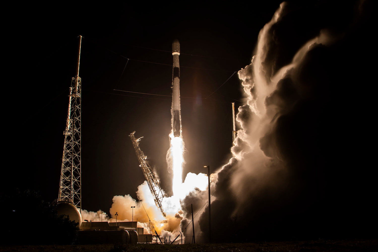 SpaceX Falcon 9 launches Intelsat satellite with NASA TEMPO Instrument