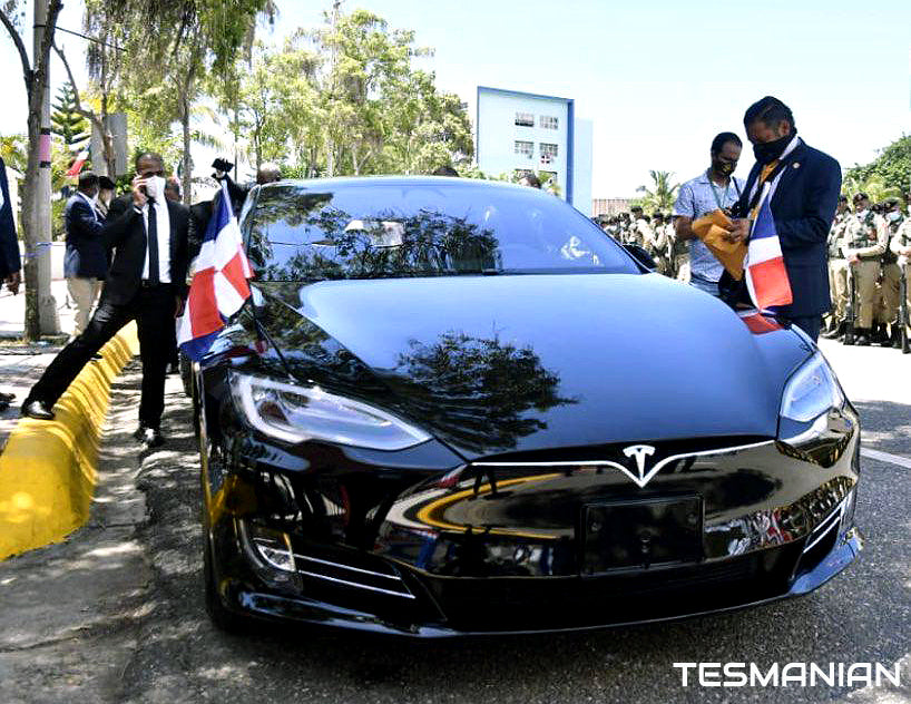 President Abinader Signals New Era in Sustainable Energy for Dominican Republic, Arrives in Tesla Model S to Take Oath