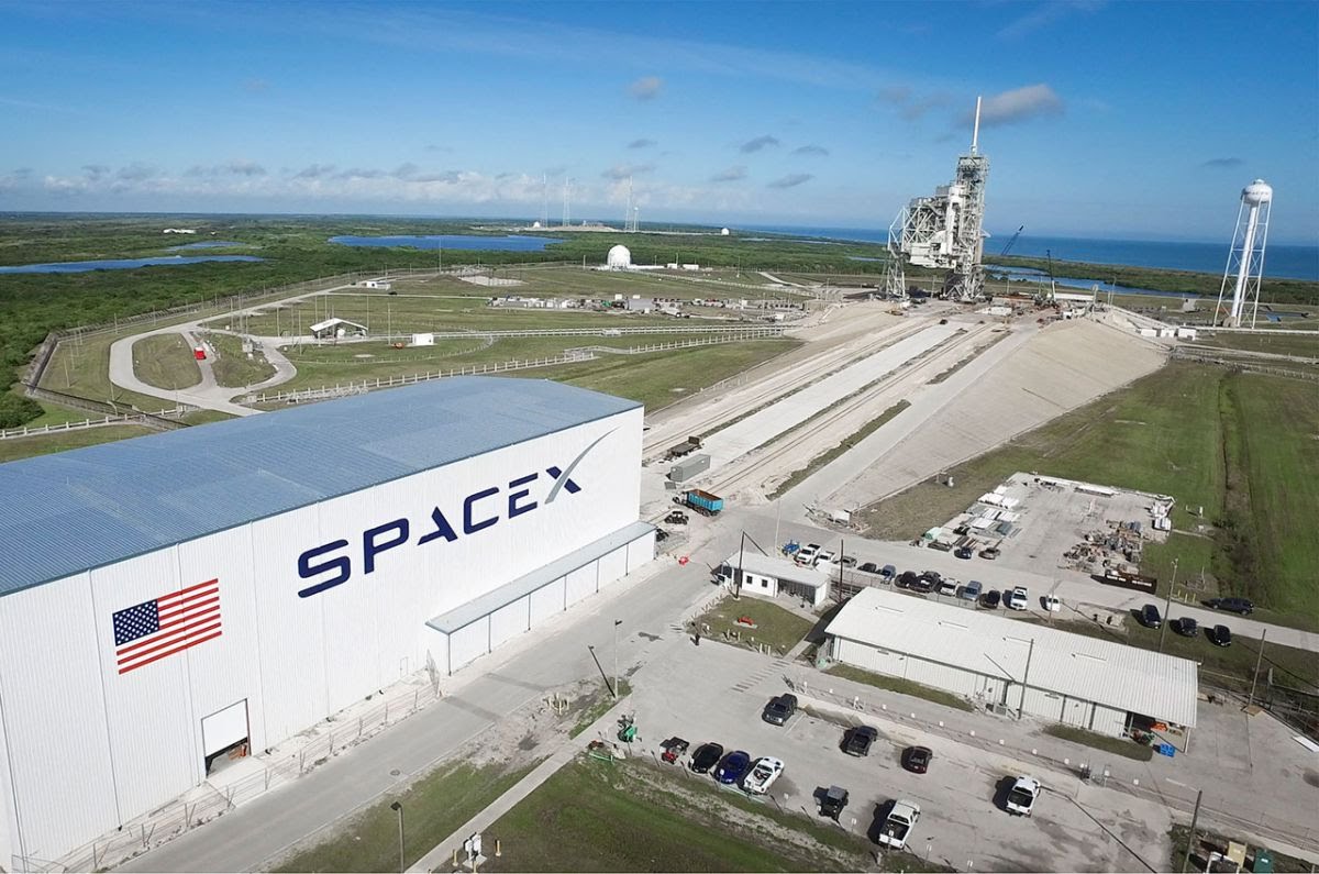 SpaceX plans to build a new gantry at NASA's Kennedy Space Center to shield rockets and military payload