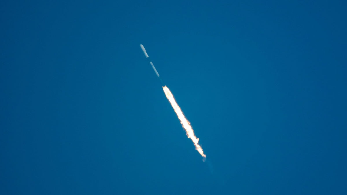 SpaceX launches fleet of Iridium & OneWeb satellites to orbit