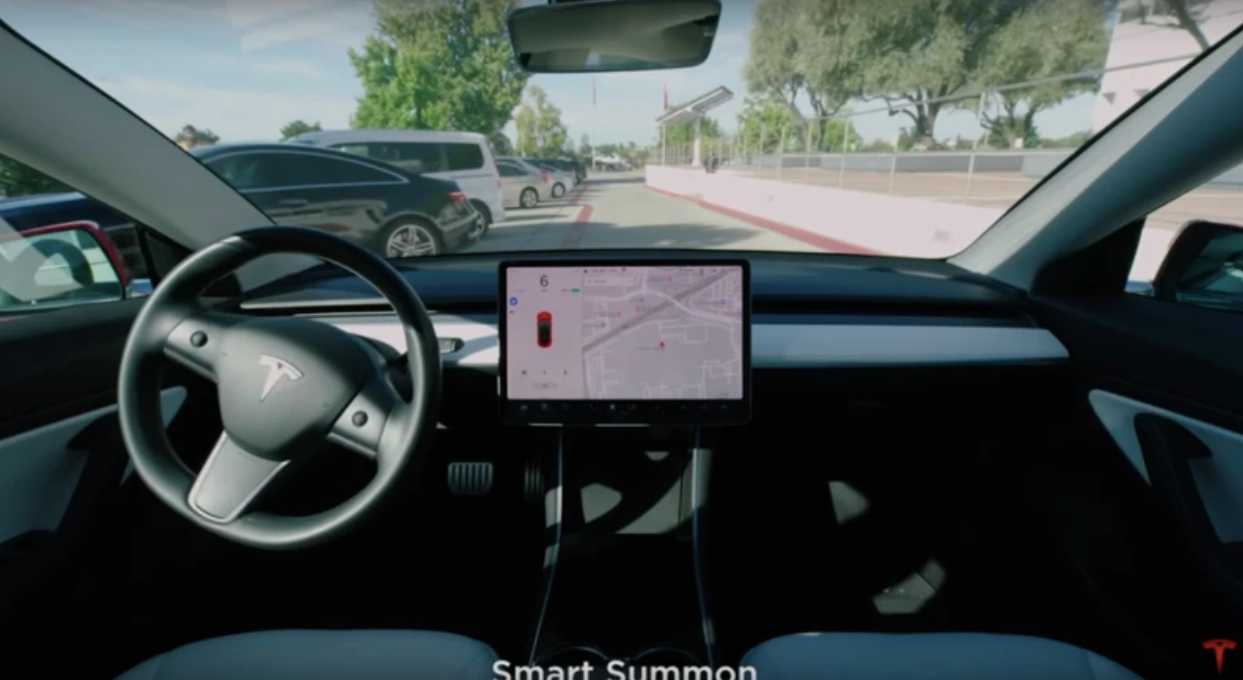 Tesla-smart-summon-parking