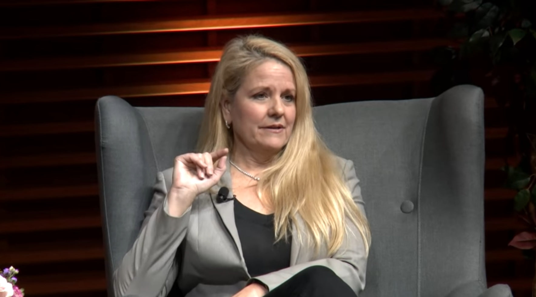 VIDEO: SpaceX President Gwynne Shotwell shares career anecdotes & gives advice to Stanford University students
