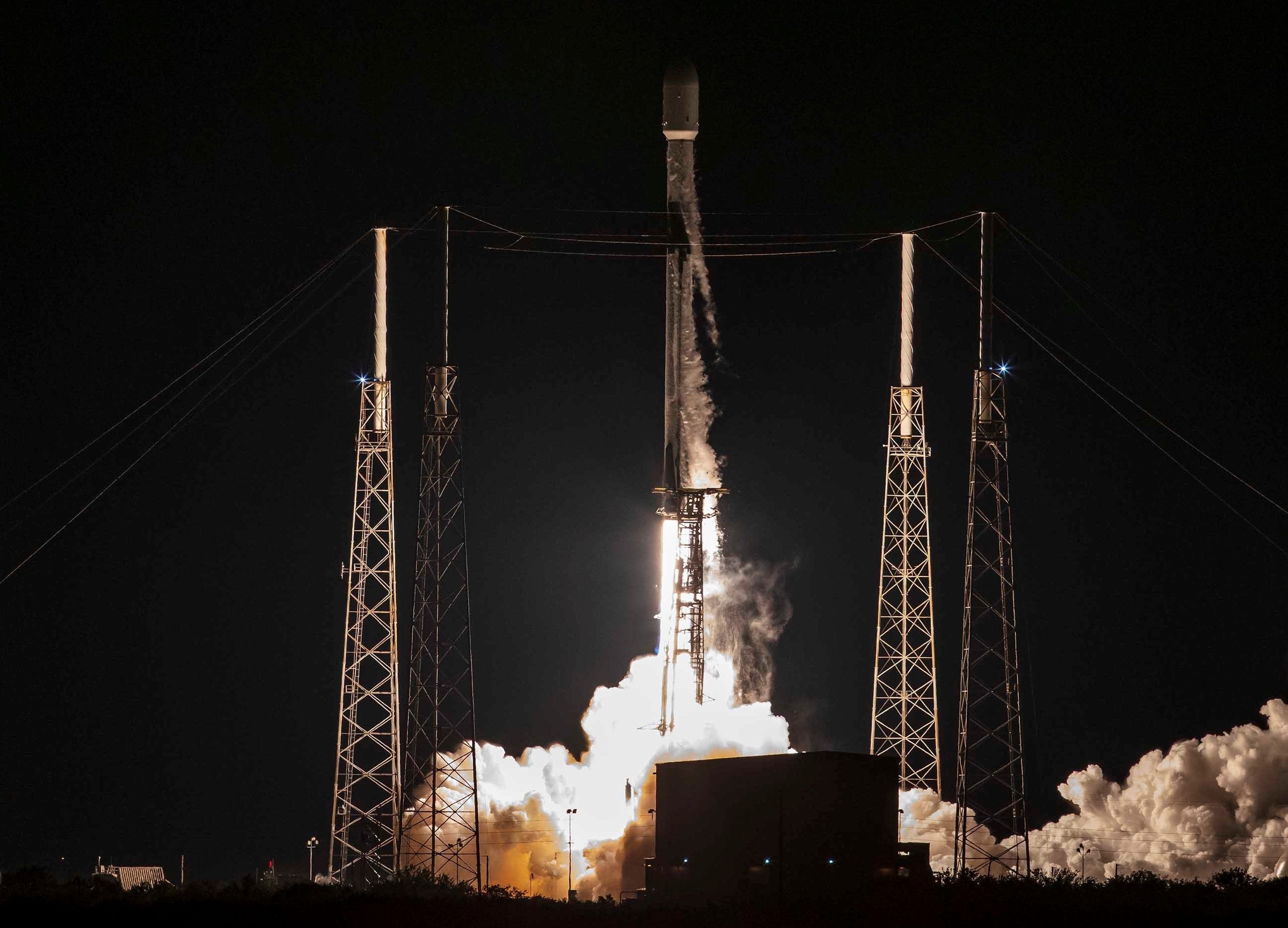 SpaceX Falcon 9 launches the heaviest Starlink mission ever flown at over 17.4 metric tons