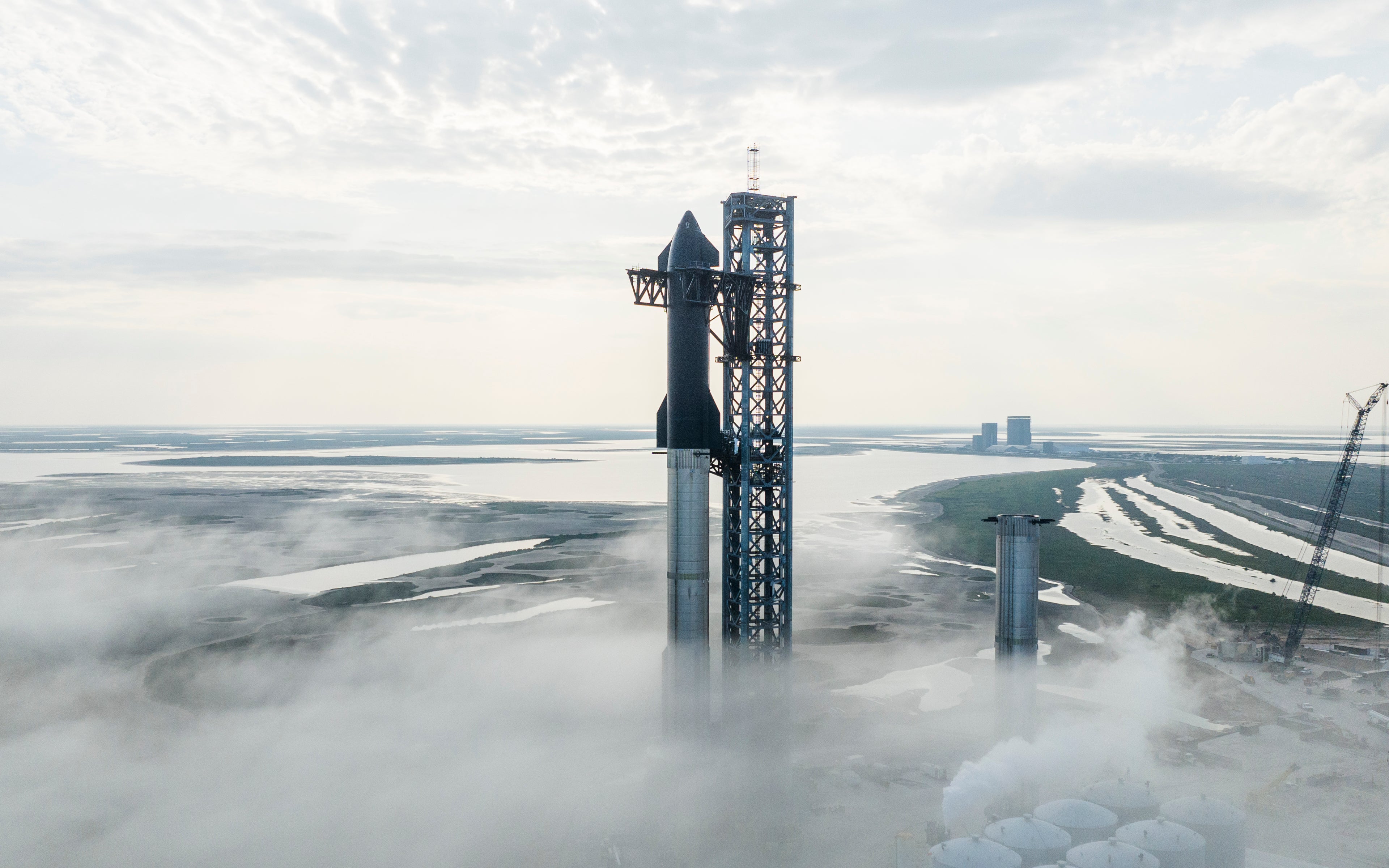 SpaceX performs a cryogenic proof test of a fully-stacked Starship in Texas