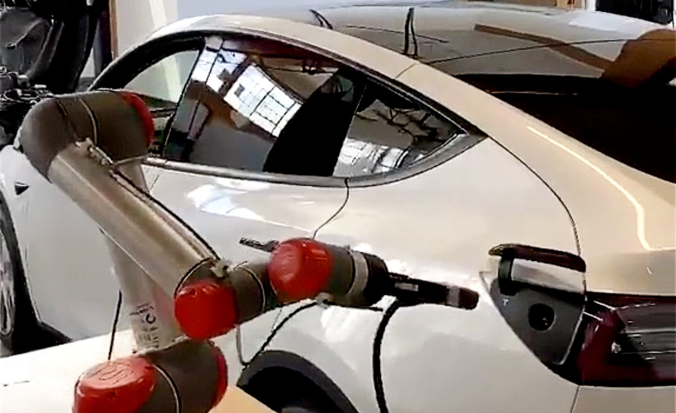 Tesla-Model-3-Charger-Touchless-robot