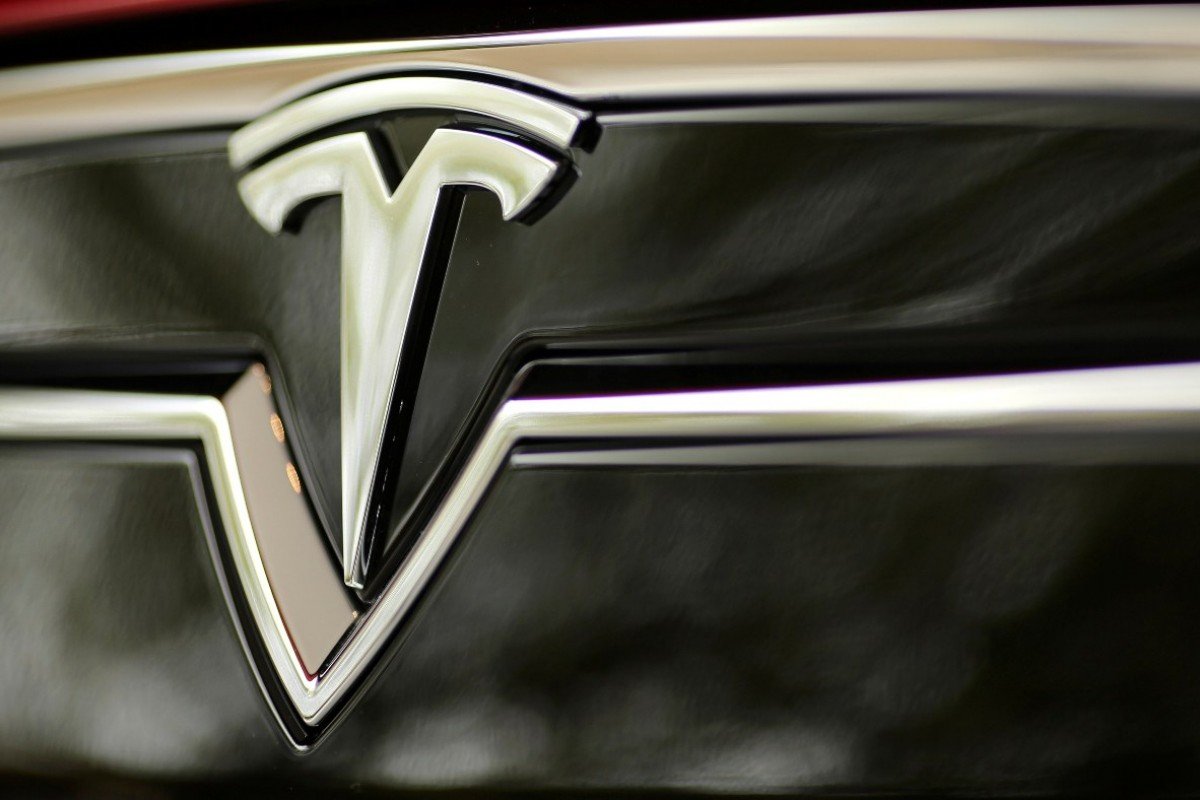Jeffries Raises Tesla's TSLA Price Target 47% to $1,400, with $1,600 Bull Case