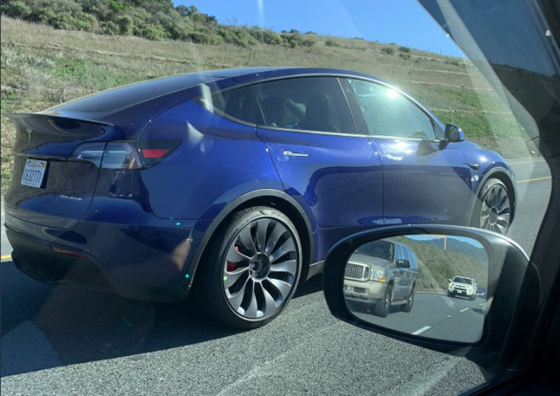 Tesla Model Y Performance with 21" Überturbine Wheels Spotted in SF